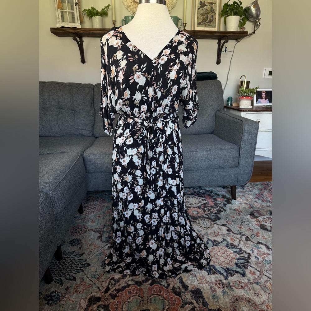 Black and White Maxi Floral Dress with V-Neck